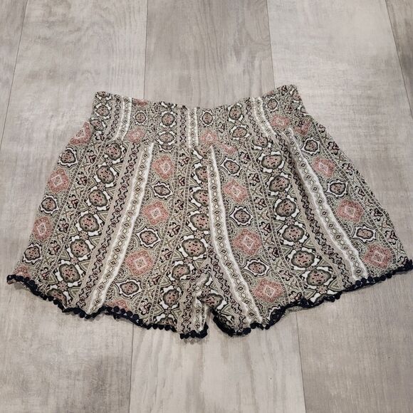 THREE DOTS Boho Pull On Shorts Size Large Smocked Waist Pom Pom Trim Pockets - Picture 5 of 5